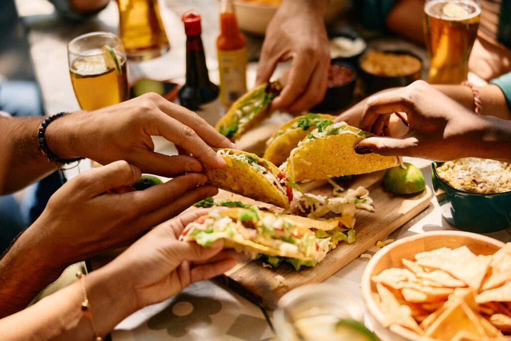 friends-eating-tacos-in-Mexican-restaurant